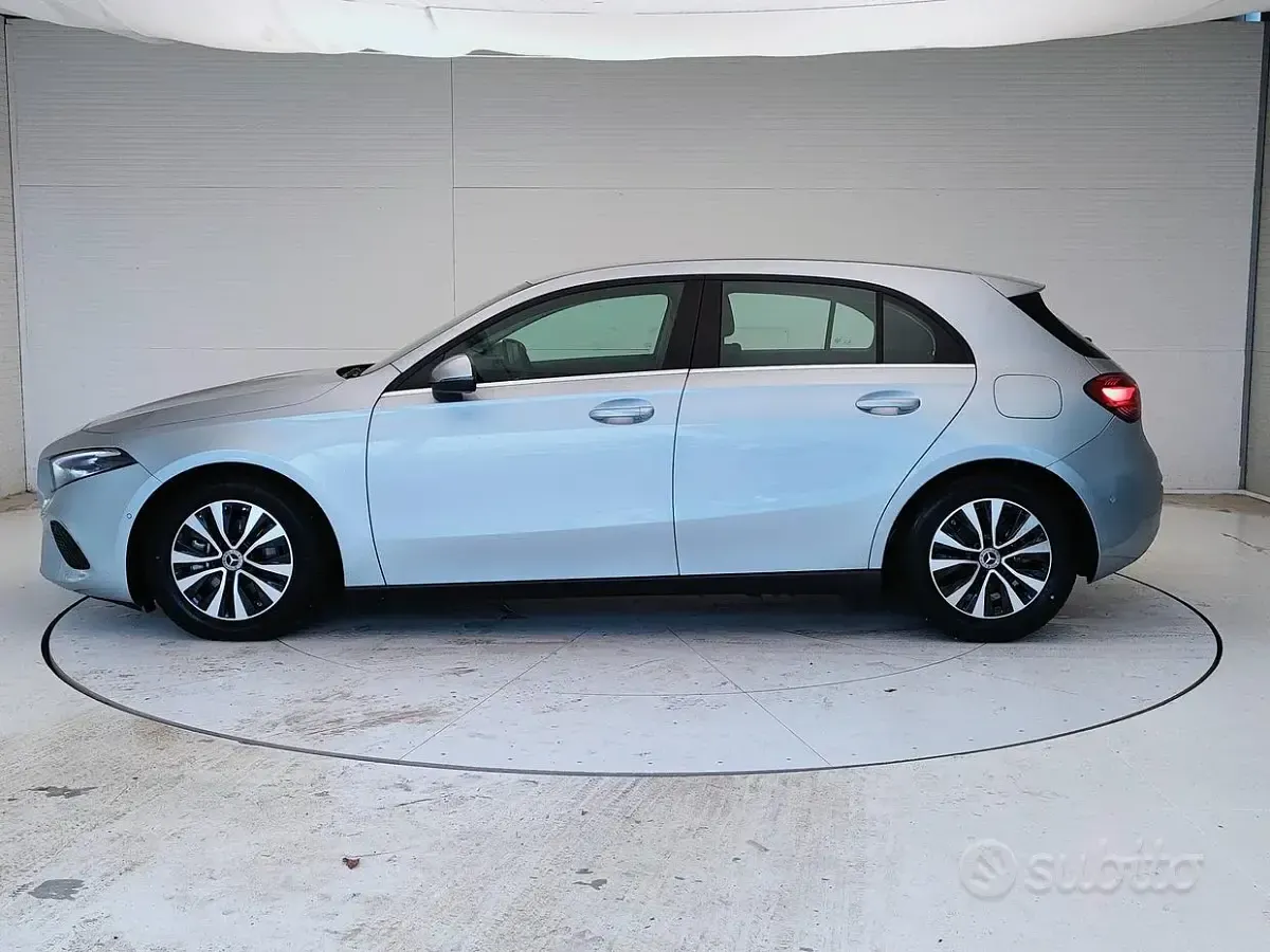 Usata Mercedes A180 Advanced 116 CV (85 kW) 2025 Argento Berlina