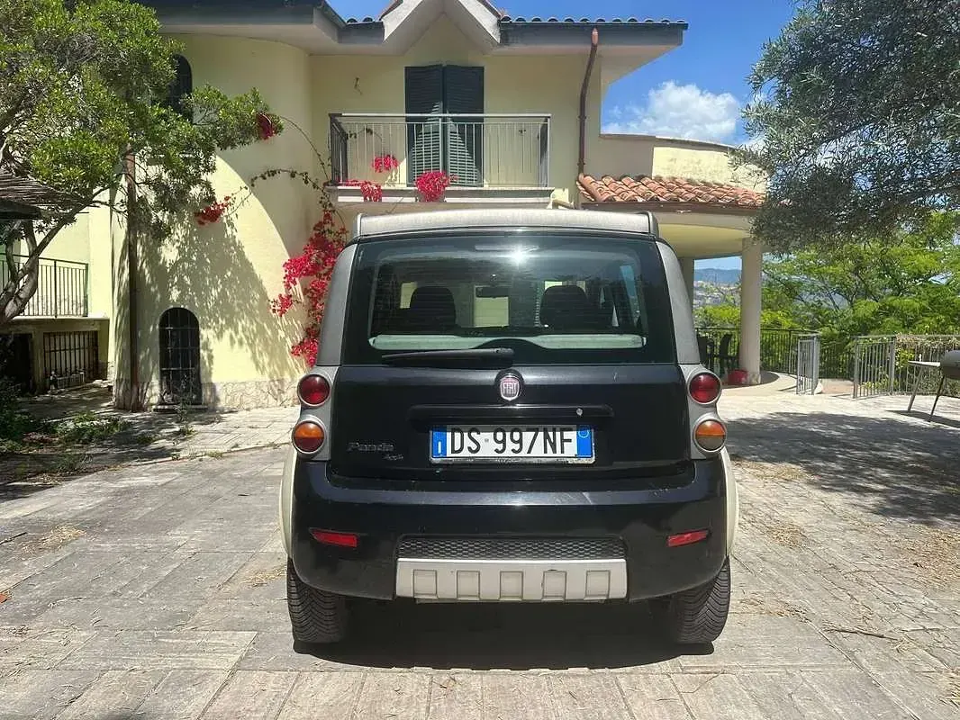 Usata Fiat Panda 4x4 Cross 69 CV (50 kW) 2008 Nero Utilitaria