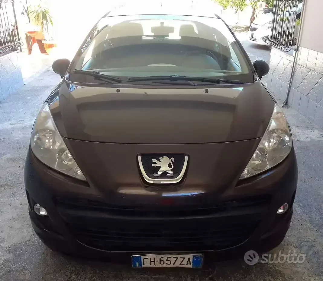 Usata Peugeot 207 68 CV (50 kW) 2011 Marrone Berlina