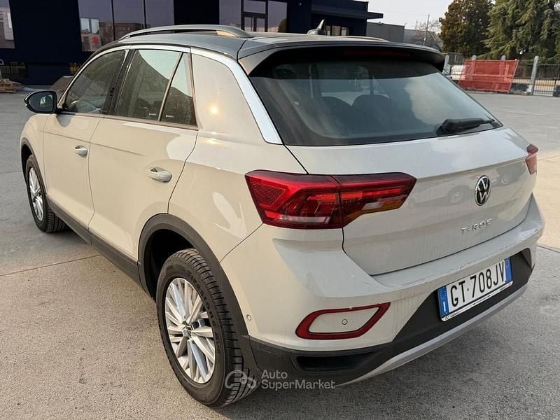Usata VW T-Roc Life 110 CV (80 kW) 2024 Beige SUV