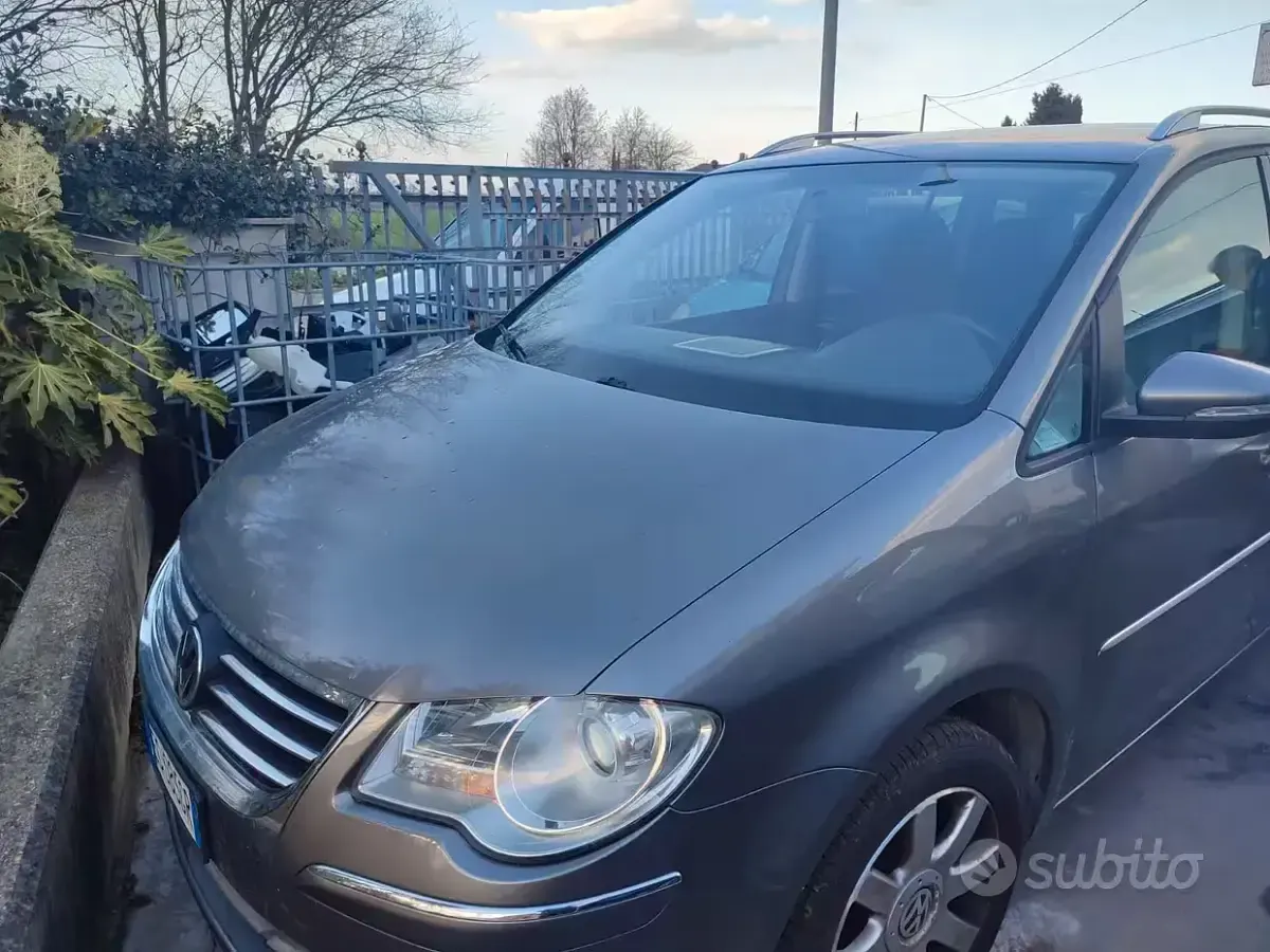 Usata VW Touran 150 CV (110 kW) 2010 Grigio Monovolume