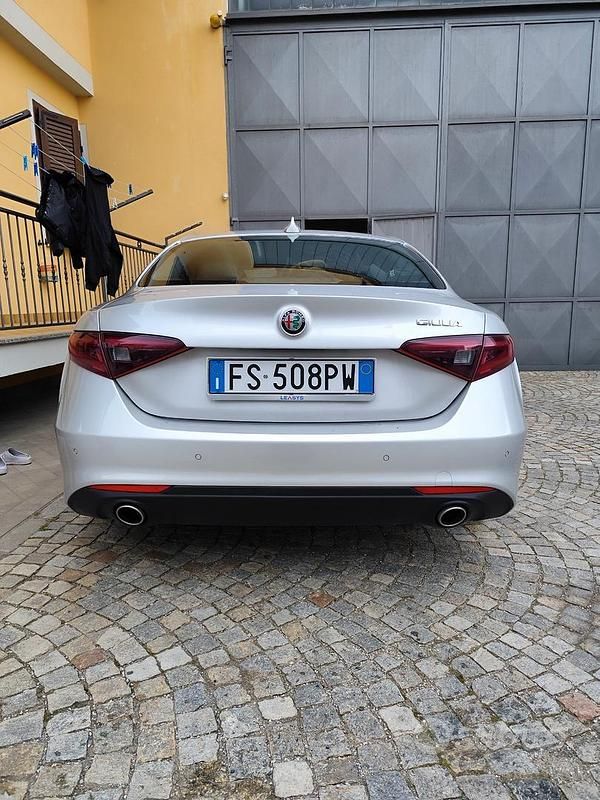 Usata Alfa Romeo Giulia Executive 180 CV (132 kW) 2018 Grigio Berlina