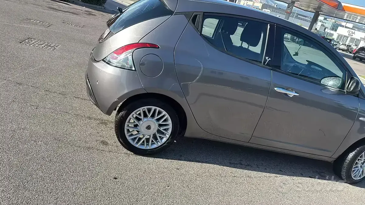 Usata Lancia Ypsilon 69 CV (50 kW) 2015 Utilitaria