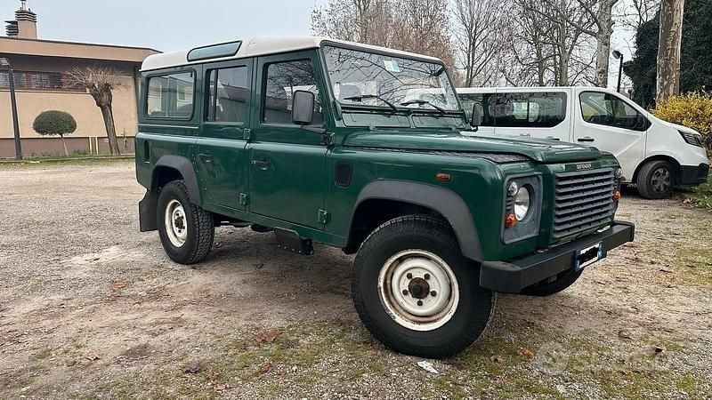 Usata Land Rover Defender 122 CV (89 kW) 2004 Verde Station wagon
