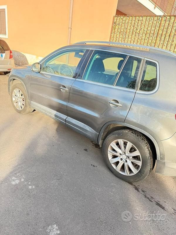 Usata VW Tiguan 140 CV (102 kW) 2011 Grigio SUV