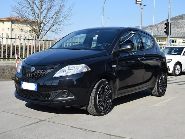 Usata Lancia Ypsilon Silver 70 CV (51 kW) 2023 Nero metallizzato Utilitaria