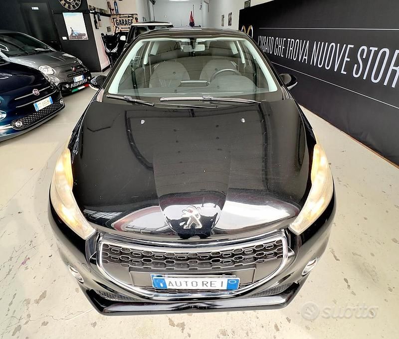 Usata Peugeot 208 Access 95 CV (69 kW) 2013 Nero Utilitaria