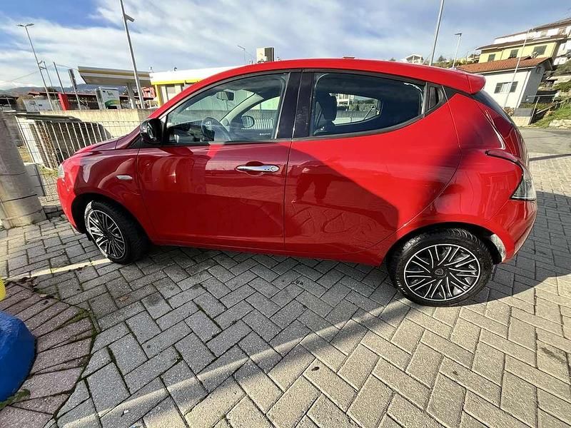 Usata Lancia Ypsilon Gold 69 CV (50 kW) 2018 Utilitaria