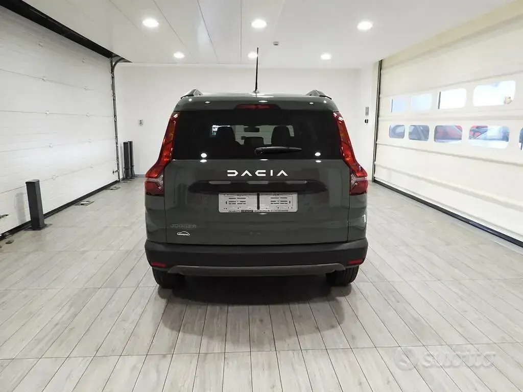 Nieuw Dacia Jogger Essentiel 101 PK (74 kW) 2026 Wit MPV