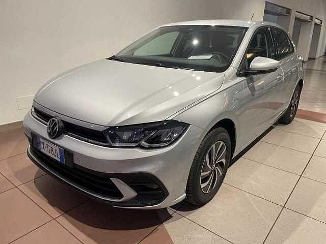 Marrone Nuova 2025 VW Polo Edition Tre volumi | 19.900 € (Ottimo prezzo) - Immagine 1/4