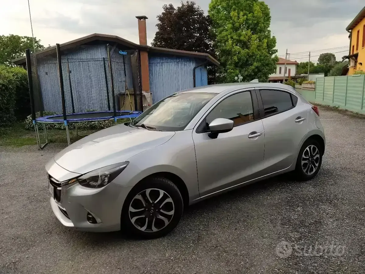 Usata Mazda 2 105 CV (77 kW) 2017 Grigio Berlina