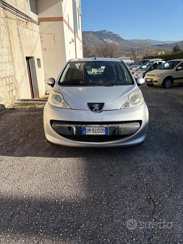 Usata Peugeot 107 68 CV (50 kW) 2008 Grigio Utilitaria
