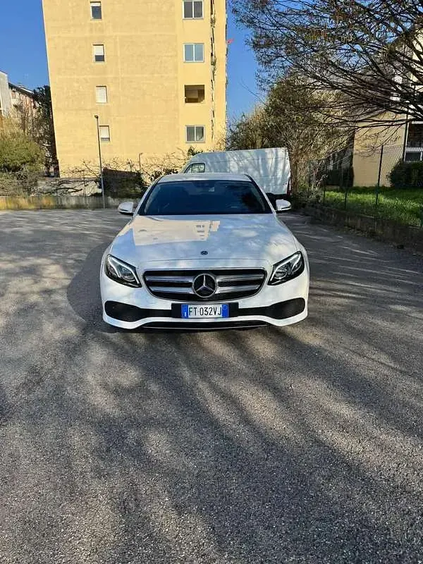 Usata Mercedes E200 150 CV (110 kW) 2017 Bianco Berlina