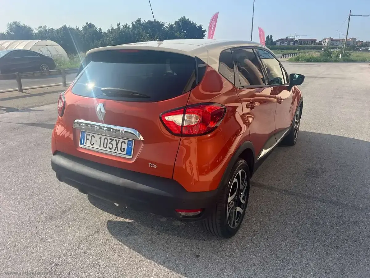 Usata Renault Captur Intens 120 CV (88 kW) 2016 Arancione SUV
