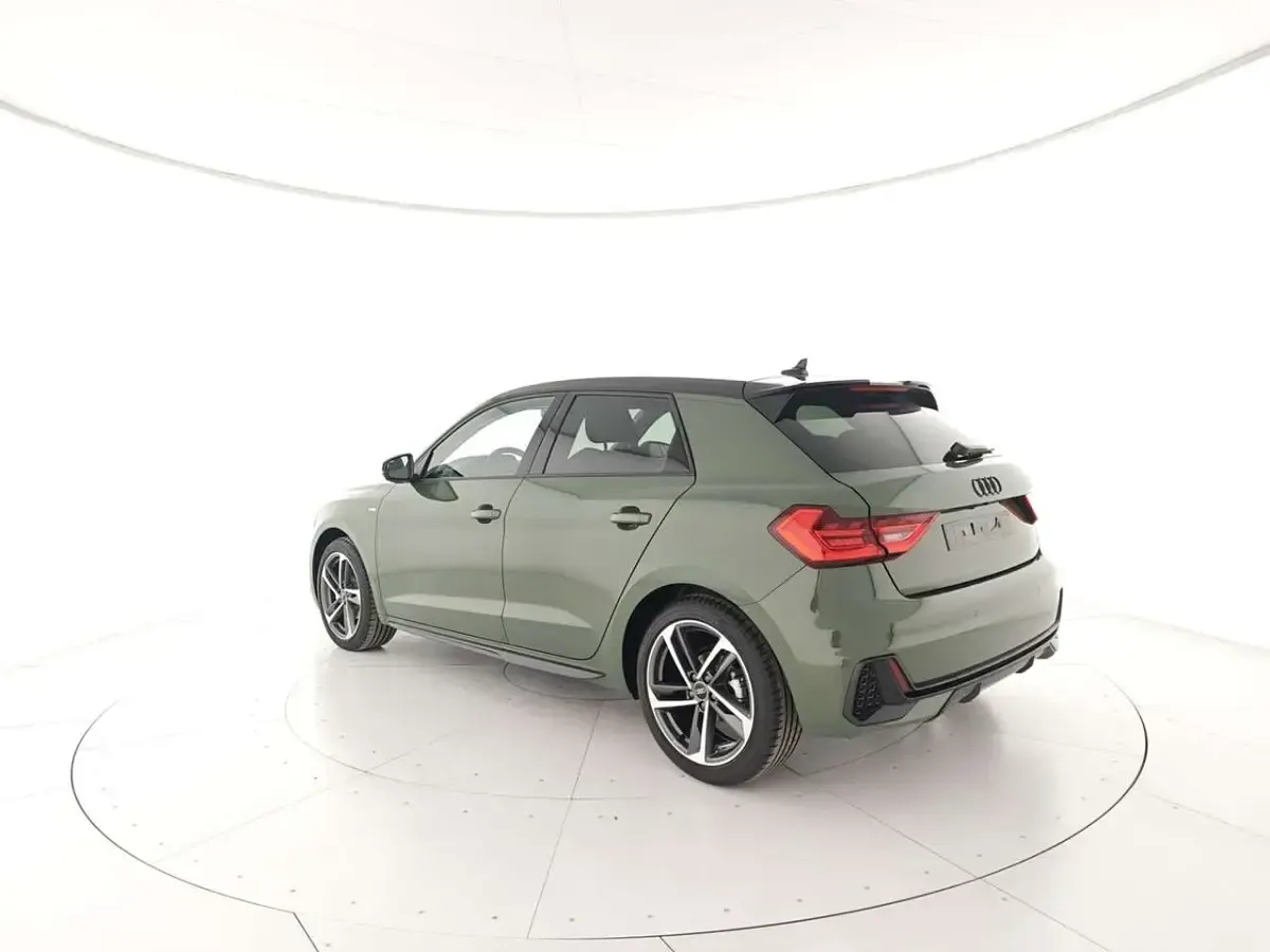 Nuova Audi A1 S-Line 116 CV (85 kW) 2025 Verde district SUV