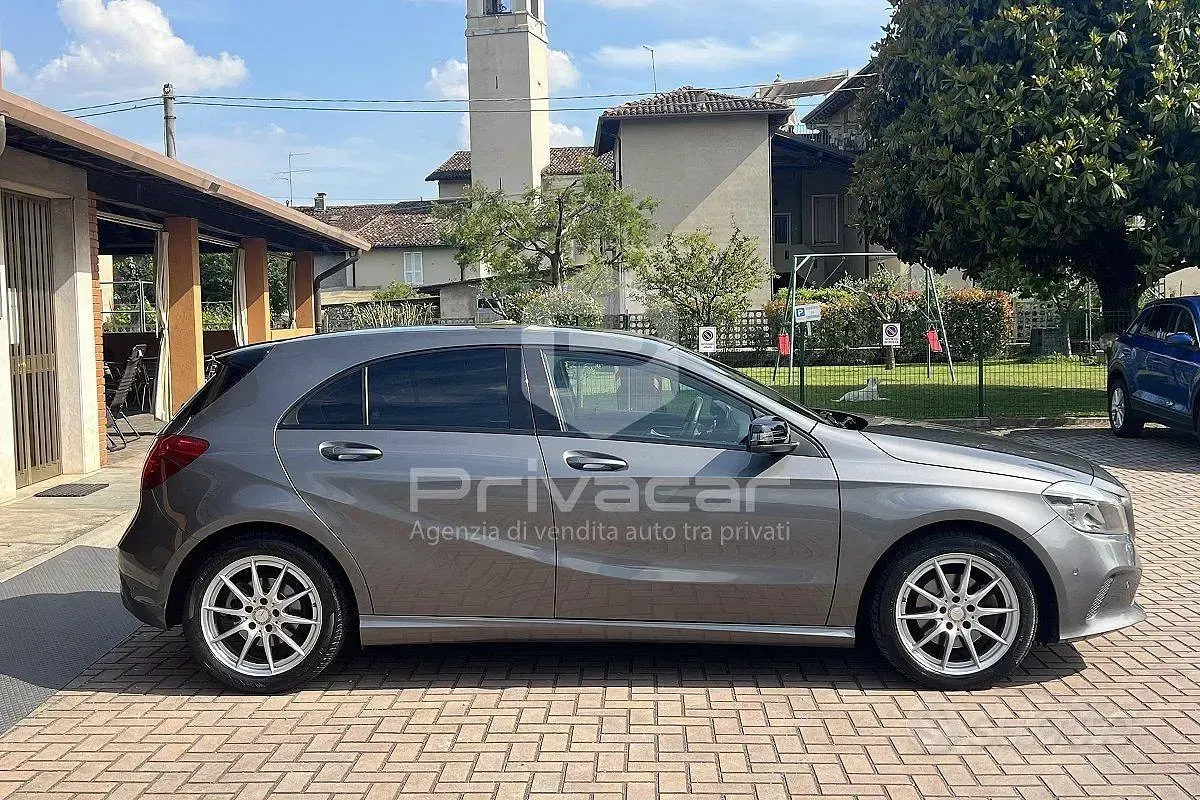 Usata Mercedes A180 Business 122 CV (89 kW) 2017 Grigio Utilitaria