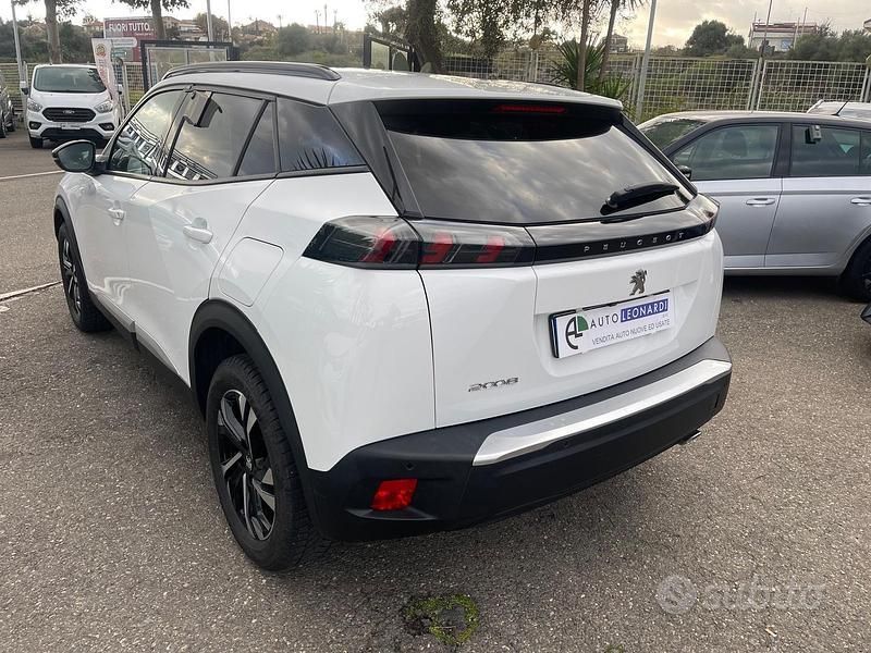 Usata Peugeot 2008 Allure 130 CV (95 kW) 2022 Bianco SUV