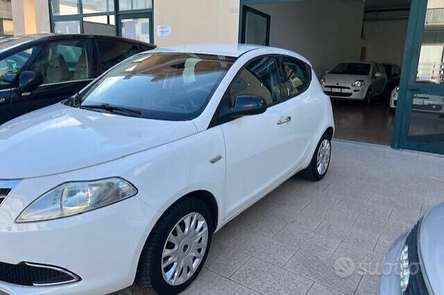 Usata Lancia Ypsilon S 95 CV (69 kW) 2012 Bianco Utilitaria