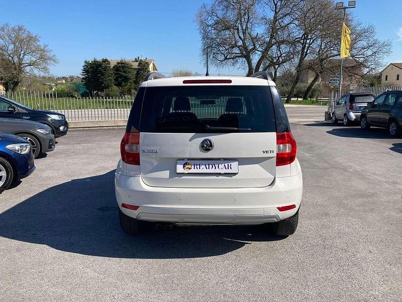 Usata Skoda Yeti Easy 110 CV (80 kW) 2015 Bianco SUV