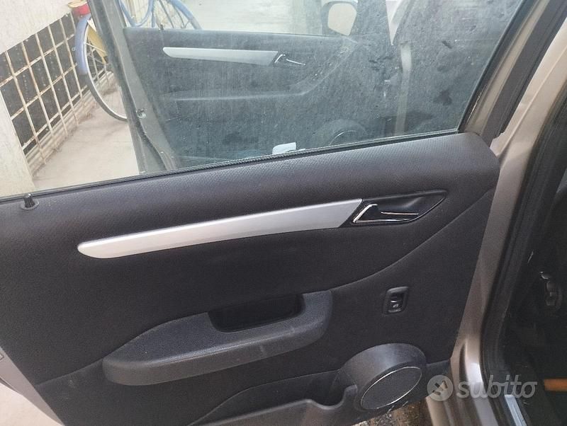 Usata Mercedes B200 136 CV (100 kW) 2007 Grigio Monovolume