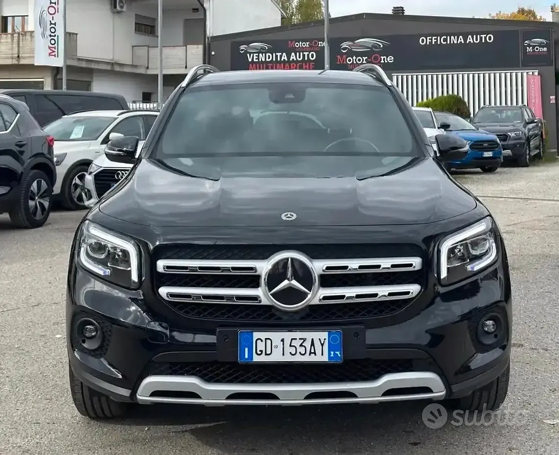 Käytetty Mercedes GLB220 190 HP (139 kW) 2020 Musta Katumaasturi