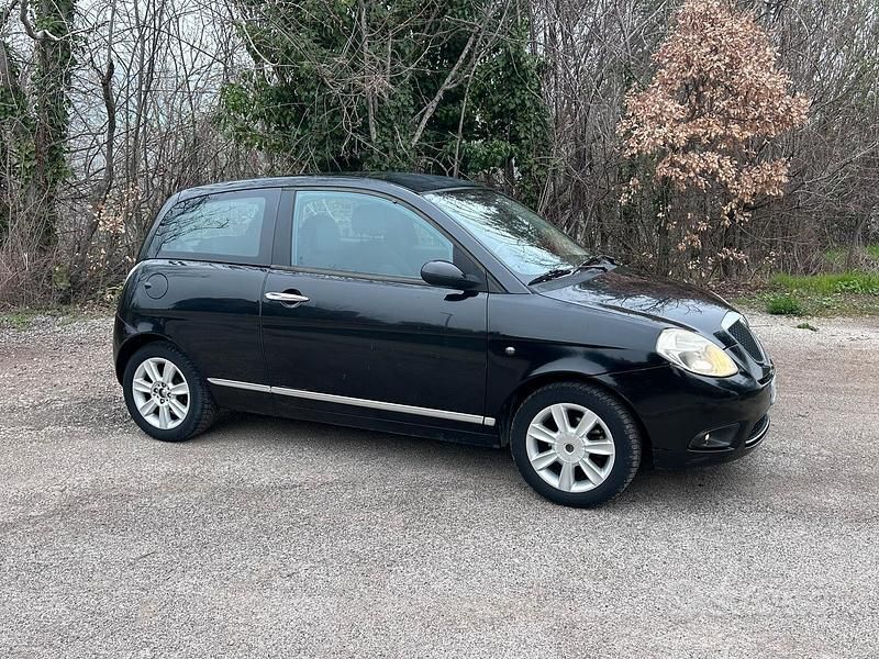 Usata Lancia Ypsilon 60 CV (44 kW) 2007 Nero Utilitaria