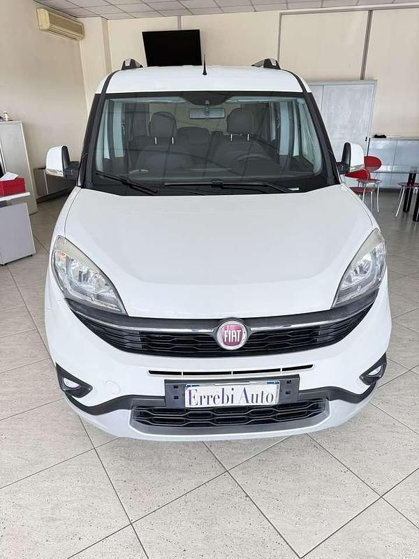 Usata Fiat Doblò Trekking 105 CV (77 kW) 2015 Bianco Monovolume