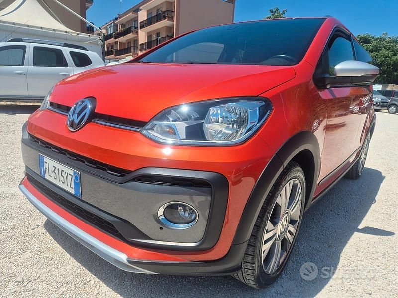 Usata VW up! 89 CV (65 kW) 2025 Arancione Utilitaria