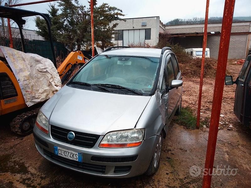 Usata Fiat Idea 70 CV (51 kW) 2004 Grigio Monovolume
