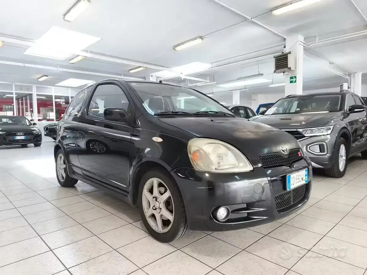 Usata Toyota Yaris Sport 106 CV (77 kW) 2002 Nero Berlina