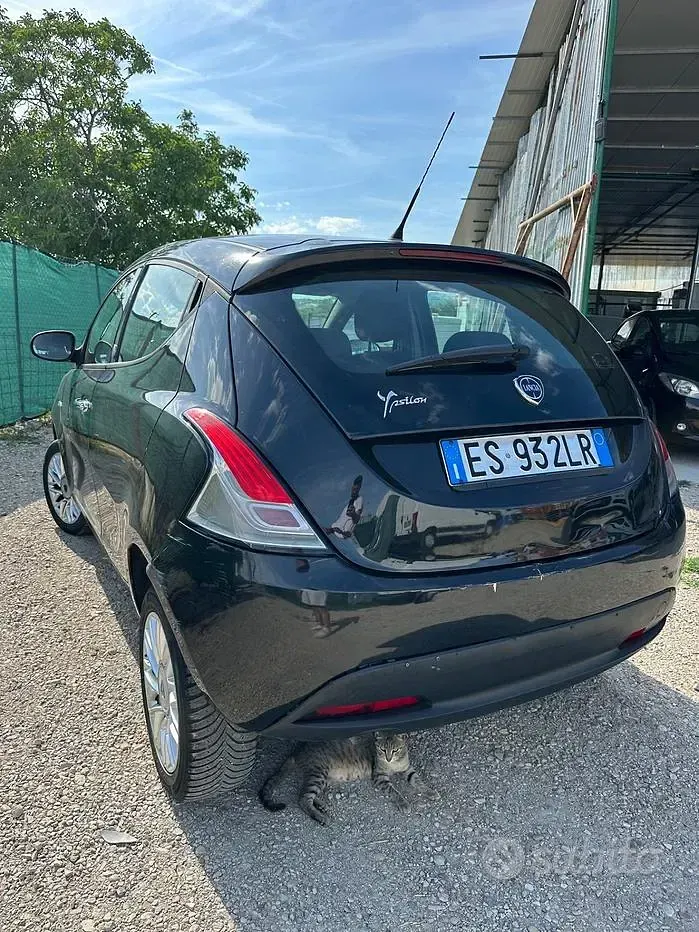 Usata Lancia Ypsilon Platinum 77 CV (56 kW) 2013 Nero Utilitaria