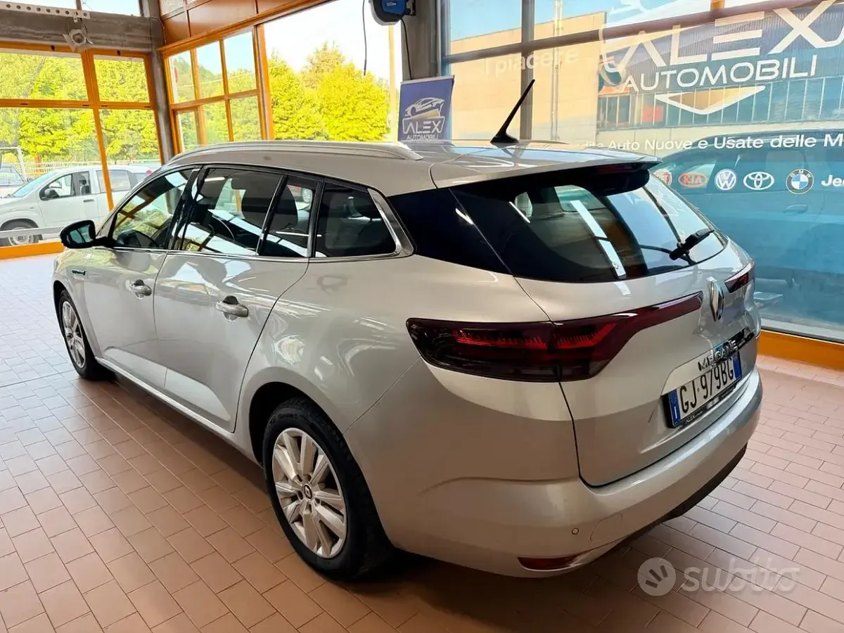 Usata Renault Mégane GrandTour 116 CV (85 kW) 2022 Grigio Station wagon
