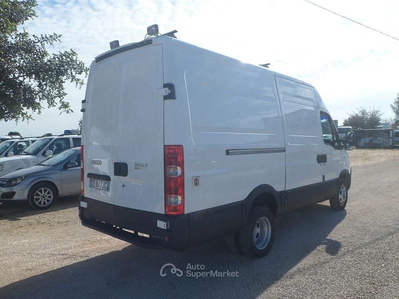 Usata Iveco Daily 160 CV (117 kW) 2010 Bianco Furgone