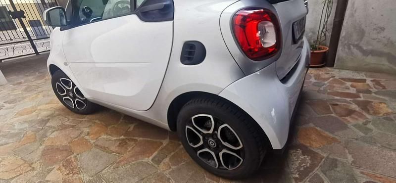 Argento Usata 2017 Smart ForTwo Coupé Due volumi | 11.000 € (Buon prezzo) - Immagine 1/4