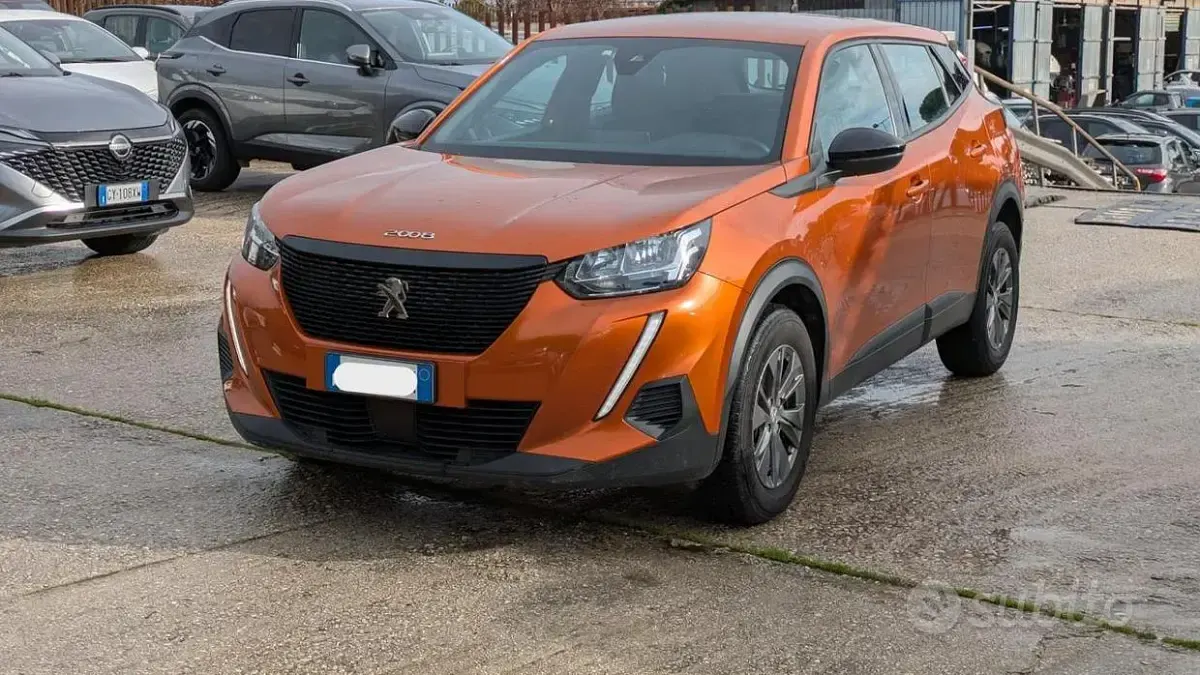 Usata Peugeot 2008 Active 131 CV (96 kW) 2023 Arancione lava SUV