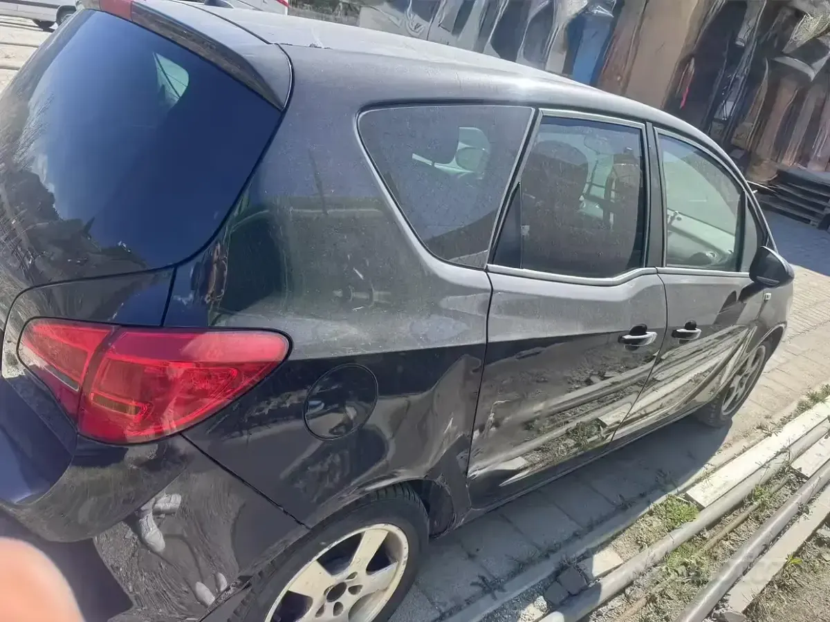 Usata Opel Meriva Selection 110 CV (80 kW) 2011 Nero Monovolume