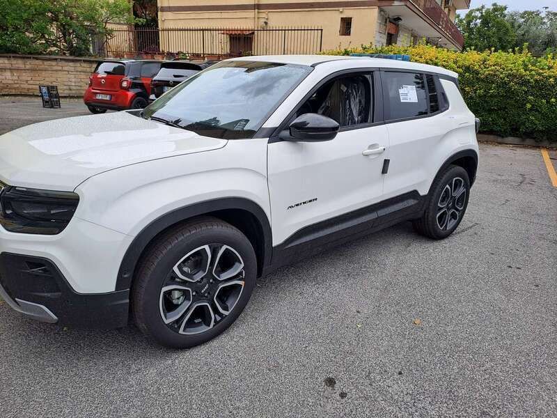 Usata Jeep Avenger Altitude 101 CV (74 kW) 2023 Bianco SUV