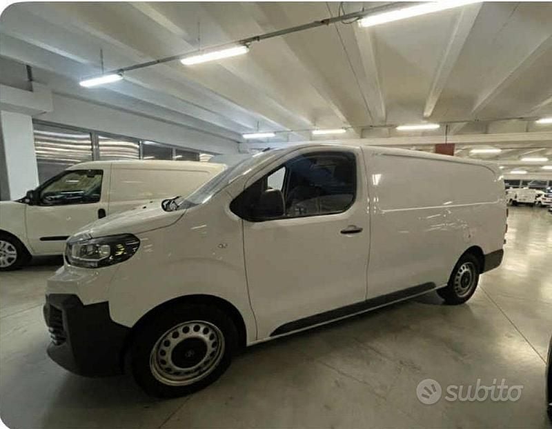 Usata Citroën Jumpy 144 CV (105 kW) 2024 Bianco Monovolume