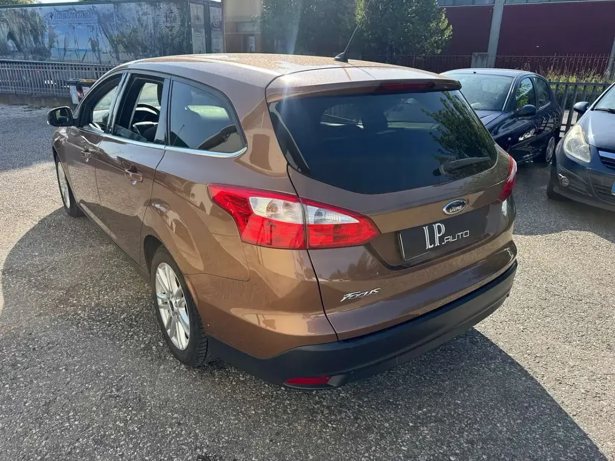 Usata Ford Focus 120 CV (88 kW) 2014 Marrone Station wagon