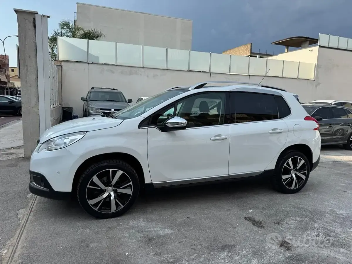 Usata Peugeot 2008 Allure 115 CV (84 kW) 2015 Bianco SUV