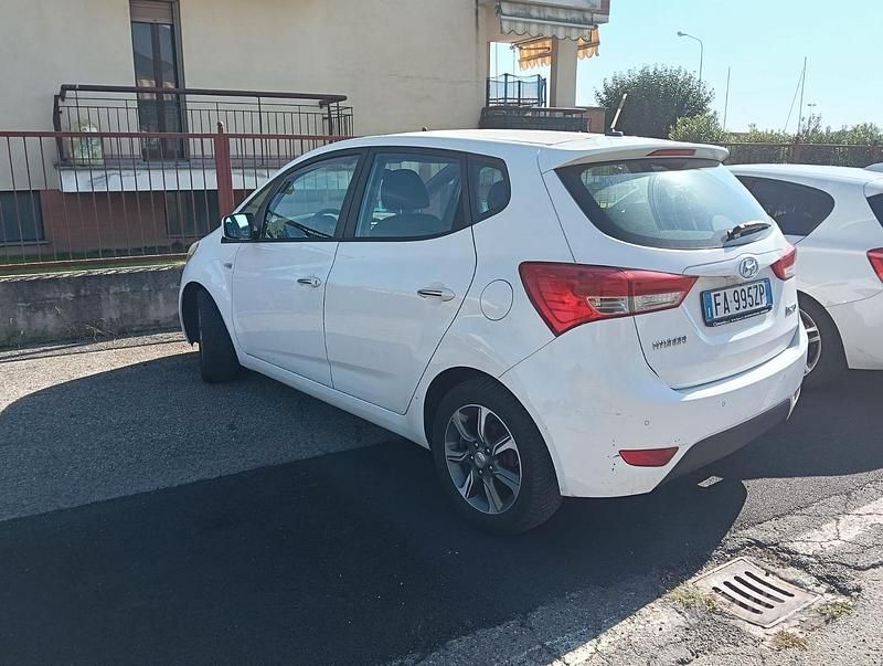 Usata Hyundai ix20 90 CV (66 kW) 2015 Bianco Utilitaria