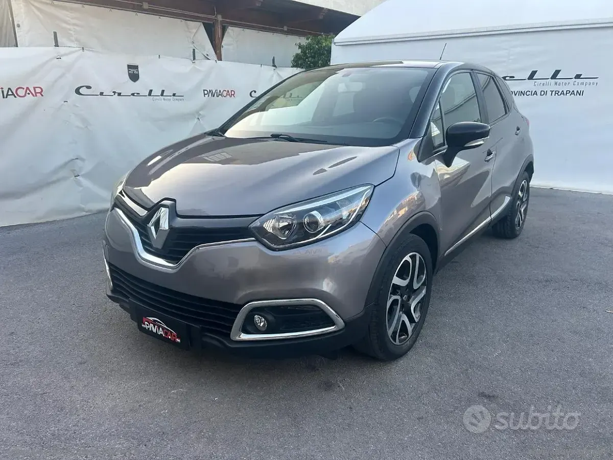 Usata Renault Captur Iconic 90 CV (66 kW) 2015 Grigio SUV