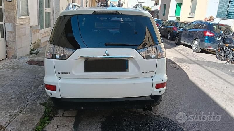 Usata Mitsubishi Outlander 156 CV (114 kW) 2010 Bianco SUV