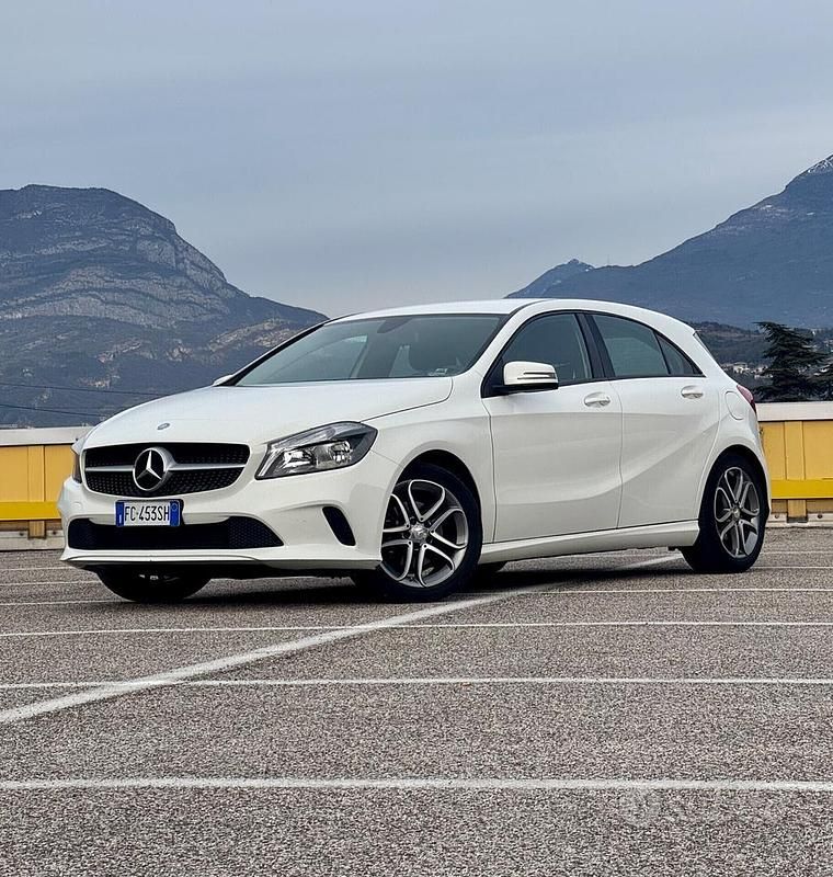 Usata Mercedes A180 Premium 122 CV (89 kW) 2016 Bianco Berlina