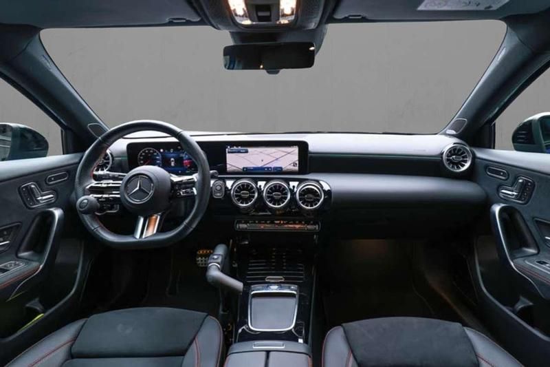 Usata Mercedes A250 AMG Line Premium 224 CV (164 kW) 2024 Blu/azzurro Berlina