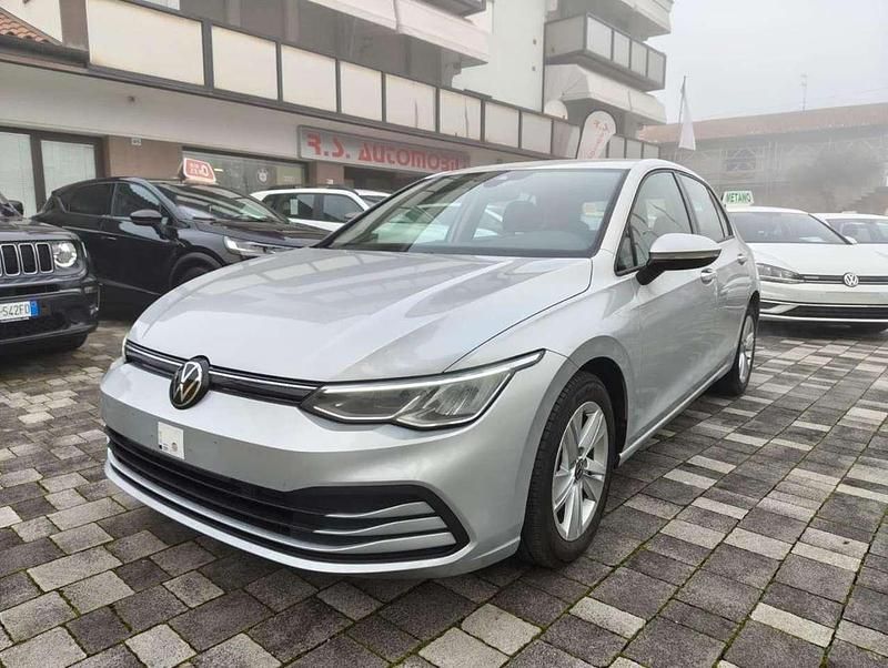Grigio Usata 2023 VW Golf Life Tre volumi | 23.300 € (Buon prezzo) - Immagine 1/4