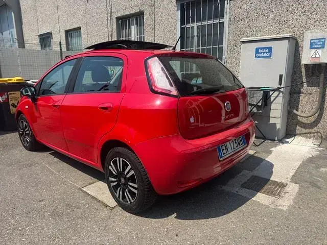 Usata Fiat Punto 84 CV (61 kW) 2012 Bordeaux pastello Utilitaria