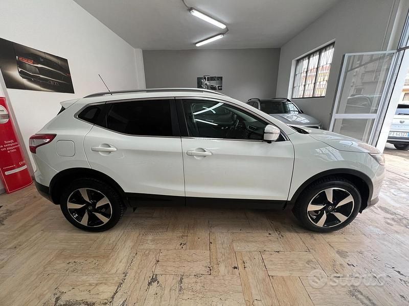 Usata Nissan Qashqai Tekna 110 CV (80 kW) 2017 Bianco SUV