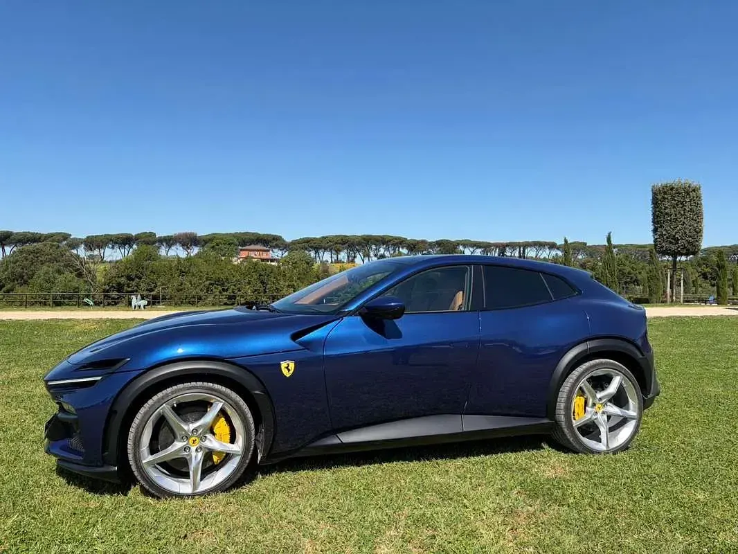 Usata Ferrari Purosangue 725 CV (533 kW) 2024 Blu/azzurro SUV