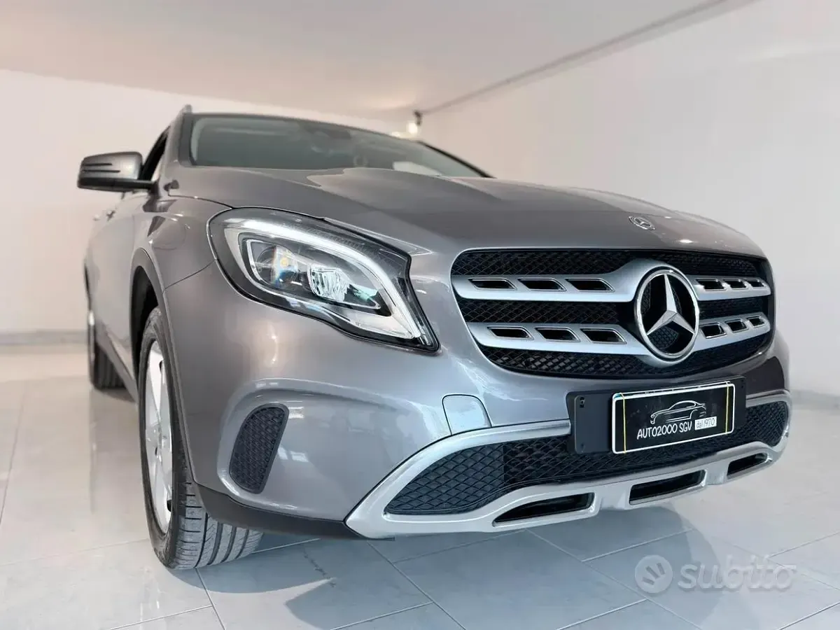 Usata Mercedes GLA180 Premium 109 CV (80 kW) 2018 Grigio SUV
